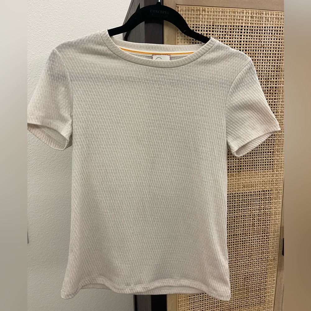 Anthropologie Brand Short Sleeved Textured Basic Elevated Tee White / Gold XS
